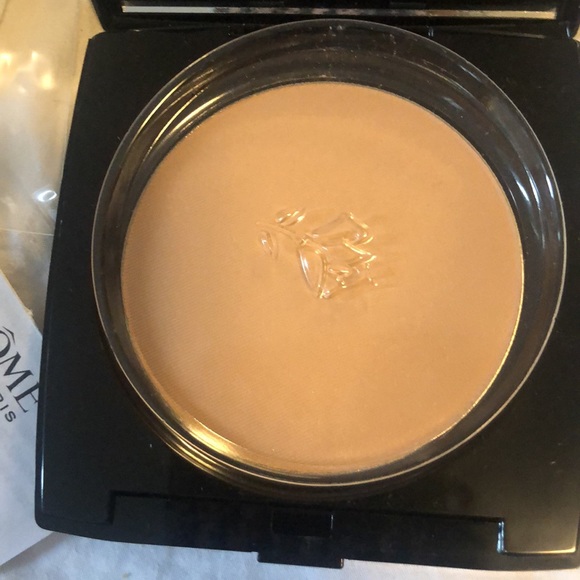 Lancôme DUAL FINISH – Longwear Powder Foundation - Picture 6 of 7